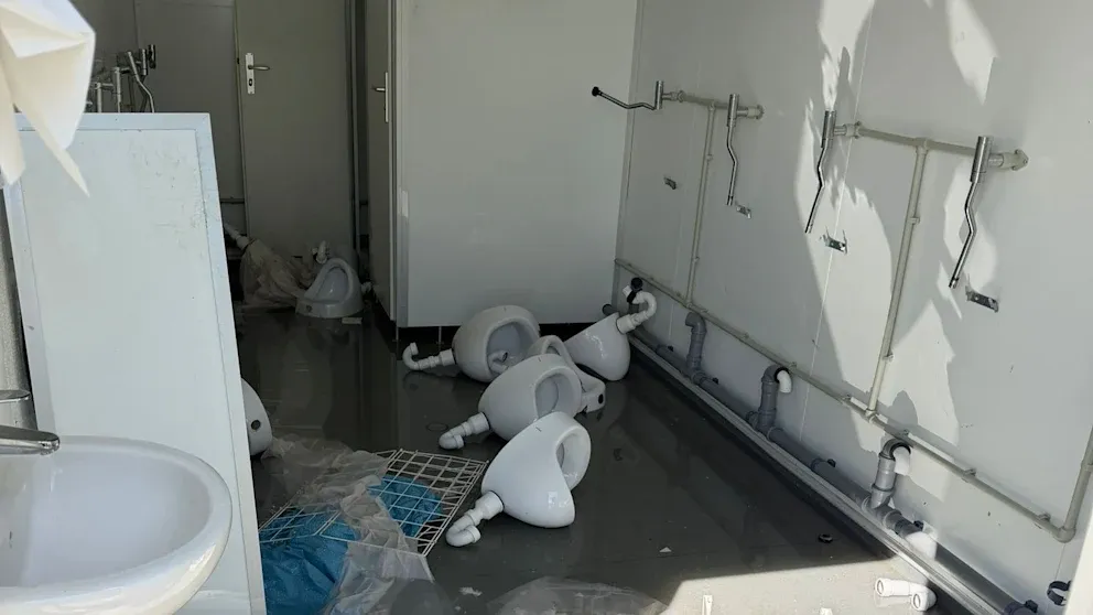 kaiyun正规平台-门兴极端球迷因厌恶红牛，直接把红牛主场的厕所彻底打砸坏